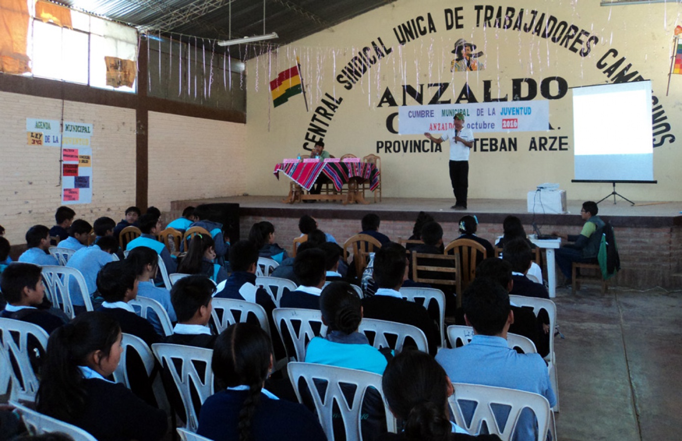 Jóvenes de Anzaldo presentan el anteproyecto de Ley de Juventud a autoridades Municipales