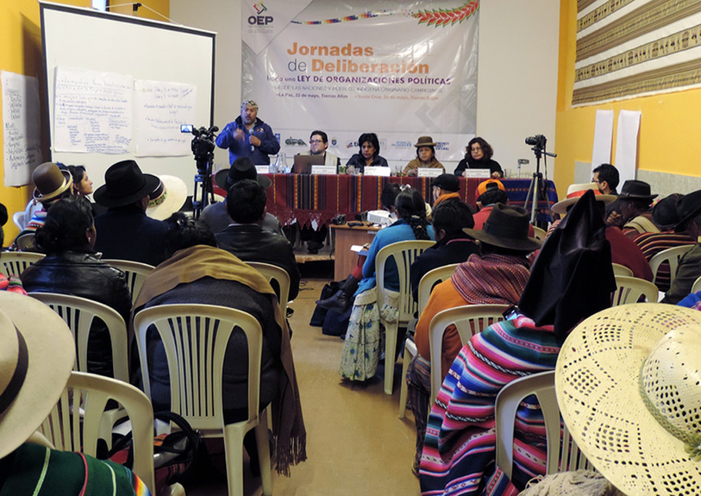 Indígenas Originarios Campesinos de tierra altas elaboran propuestas para la Ley Organizaciones Políticas