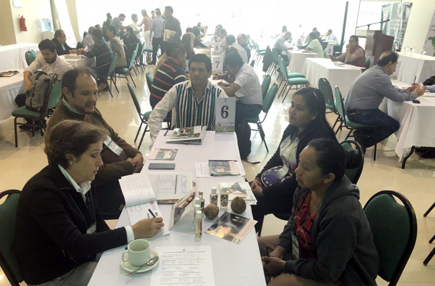 Mujeres indígenas participaron con recursos forestales no maderables en la Rueda Internacional de Negocios de la Industria Forestal 2018