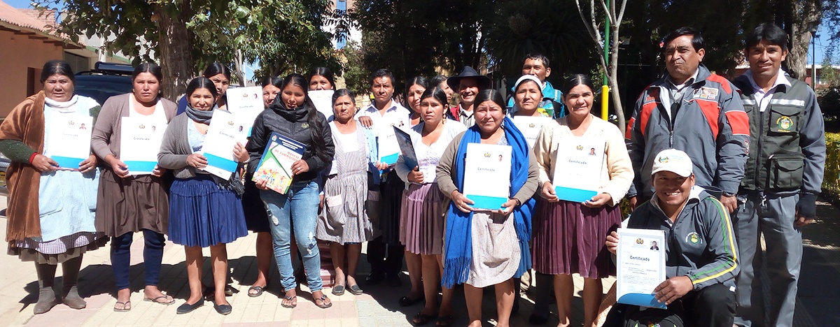 Líderes y lideresas de Anzaldo son acreditados como Facilitadores Comunitarios por el Ministerio de Educación
