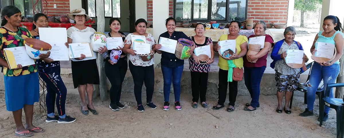 Mbaraviki Ñaeüpe: 11 mujeres de Yaraeta certifican su iniciativa productiva en alfarería