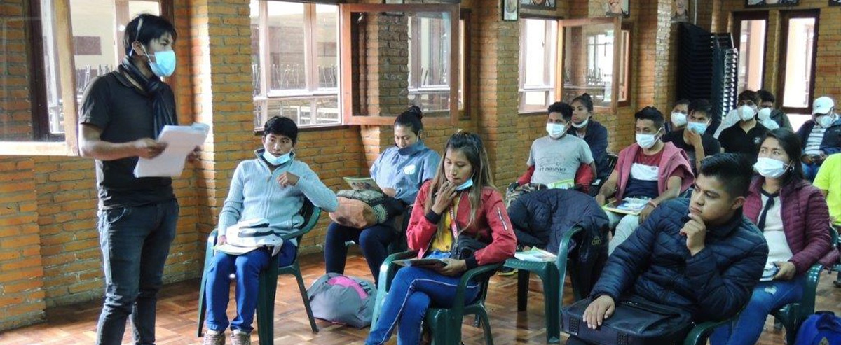 Fortalecimiento de capacidades a travez del uso de la radio y las redes sociales