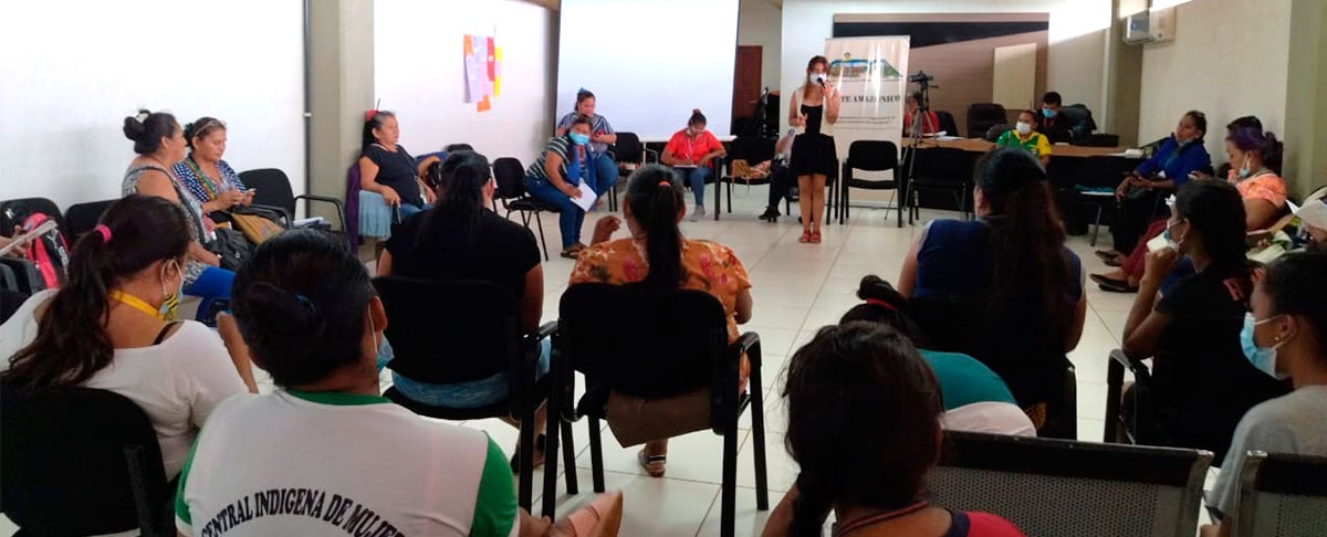 ¡Mujeres hacia la democracia local!