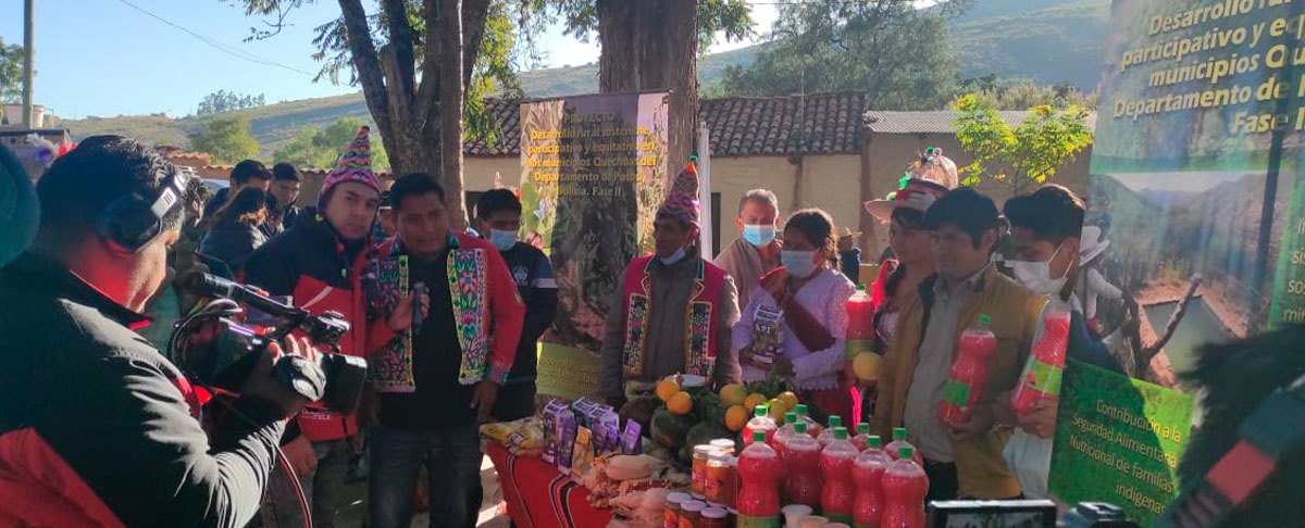 Asociaciones de AGROCAINE y APEC-T promocionan sus productos vinculados al turismo comunitario.
