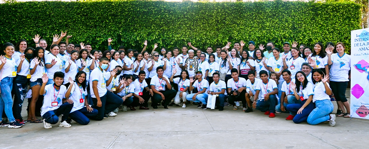 Jóvenes de la amazonia exponen sus experiencias frente a la crisis climática y ambiental de sus territorios en el Primer Encuentro Internacional de la Juventud Amazónica.