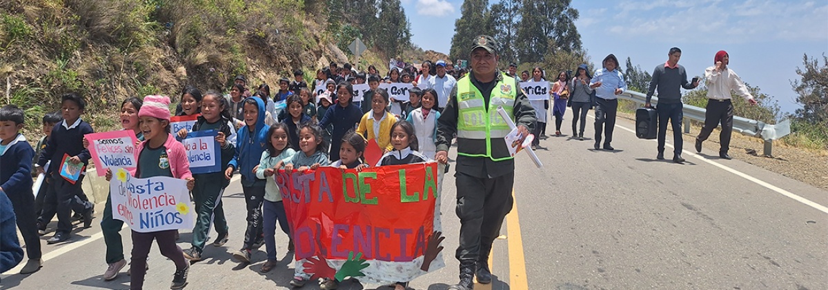 Estudiantes de pojo se movilizan para erradicar la violencia