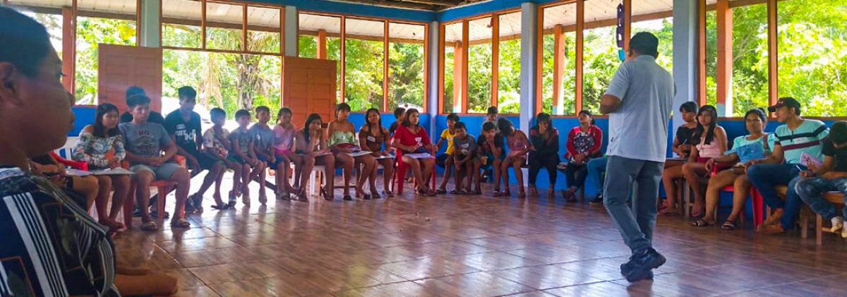 Juventud indígena explora masculinidades y equidad en taller de liderazgo en la Amazonía 