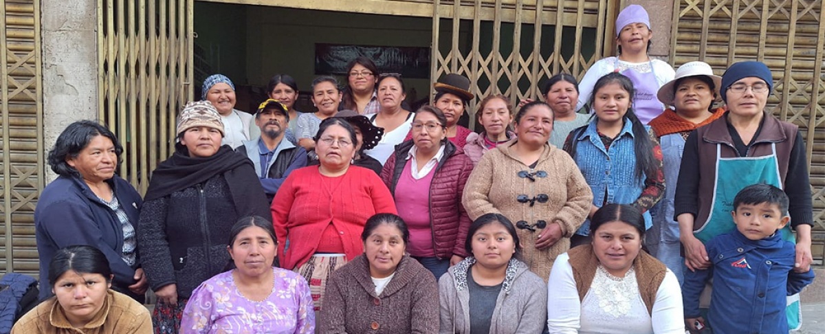 Inauguración del Curso de Capacitación en Corte y Confección de Polleras para Trabajadoras Asalariadas del Hogar en La Paz