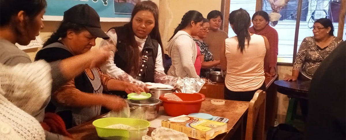 Se inaugura curso de capacitación en nutrición y comida saludable para trabajadoras asalariadas del hogar de Quillacollo