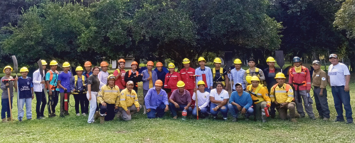 Comunarios indígenas de la Amazonía sur se capacitan como bomberos comunales