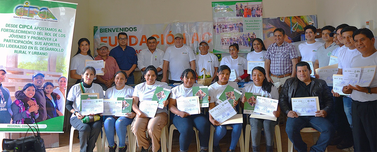 Huacaya fortalece su autogobierno con cierre de curso en Gestión Pública y entrega de certificados