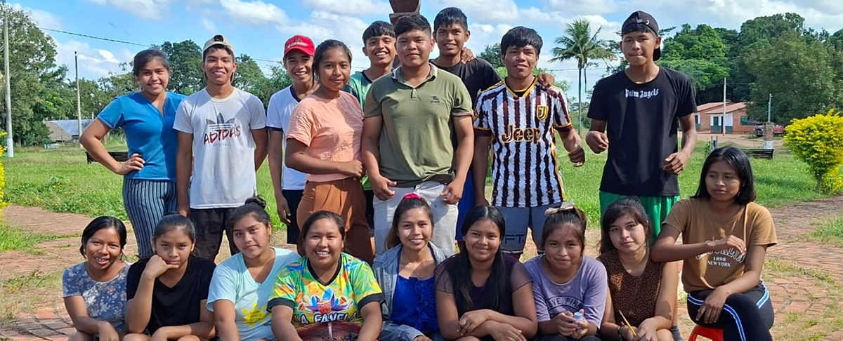 Juventud que transforma: Cururú impulsa el reciclaje con basureros comunitarios hechos por jóvenes