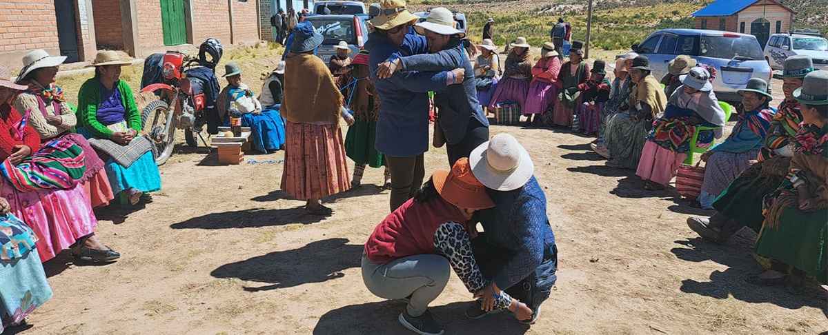 Mujeres de San Pedro de Totora inician proceso de formación para fortalecer su liderazgo