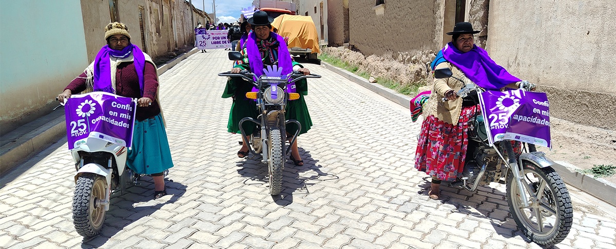 San Andrés de Machaca: Mujeres en motocicleta lideran marcha masiva por un municipio libre de violencias