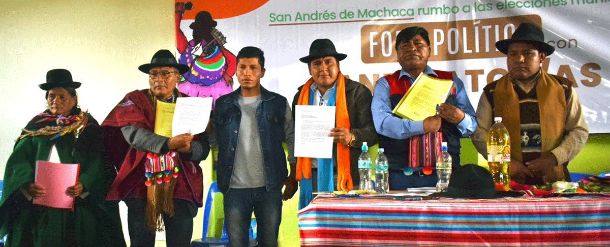 Candidatos municipales asumen compromisos con las agendas de mujeres y jóvenes en San Andrés de Machaca