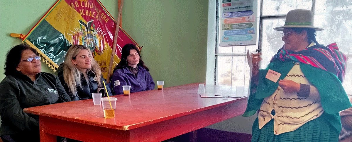 Mujeres fortalecen la democracia desde sus organizaciones comunitarias en San Andrés de Machaca