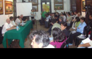 La gestión de los gobiernos autónomos de Santa Cruz fue debatida en dos conversatorios