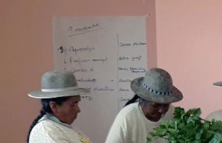 Mujeres y hombres productores concluyen su formación en liderazgo social comunitario
