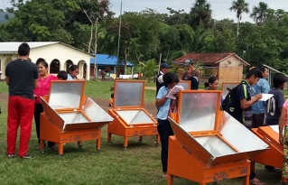 Las cocinas solares: tecnología ecológica que utilizan los pueblos indígenas y Campesinos de la Amazonia Sur
