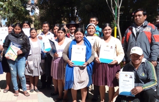 Líderes y lideresas de Anzaldo son acreditados como Facilitadores Comunitarios por el Ministerio de Educación