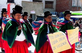 En Taraco la población se moviliza contra la violencia hacia las mujeres