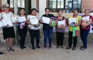 Mbaraviki Ñaeüpe: 11 mujeres de Yaraeta certifican su iniciativa productiva en alfarería