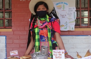 Alumnos y madres de familia promueven el consumo de alimentos saludables