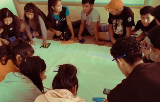 Jóvenes de secundaria y bachilleres del Colegio San Jorge de Ipati se capacitan en taller sobre los pueblos indígenas y derechos humanos.