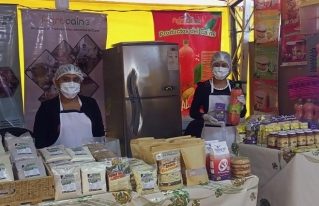 Organizaciones económicas campesinas de los valles interandinos exhiben sus productos transformados en la FEXCO 2023