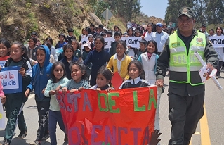 Estudiantes de pojo se movilizan para erradicar la violencia