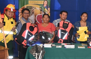 CIPCA Norte Amazónico entrega equipamiento para bomberos forestales y semillas a municipios afectados por incendios