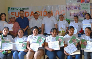 Huacaya fortalece su autogobierno con cierre de curso en Gestión Pública y entrega de certificados