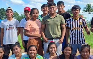 Juventud que transforma: Cururú impulsa el reciclaje con basureros comunitarios hechos por jóvenes