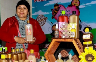 Resplandor del Chaco: miel pura y tejido guaraní en palma brillan en la FEXPO CHACO VILLA MONTES 2025