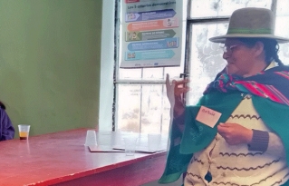Mujeres fortalecen la democracia desde sus organizaciones comunitarias en San Andrés de Machaca