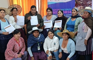 Mujeres de Anzaldo presentan prioridades para su incorporación en el Plan Autonómico de Desarrollo
