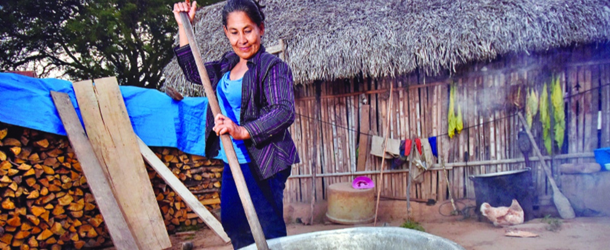 El chivé, un producto hecho con manos de mujeres de Beni